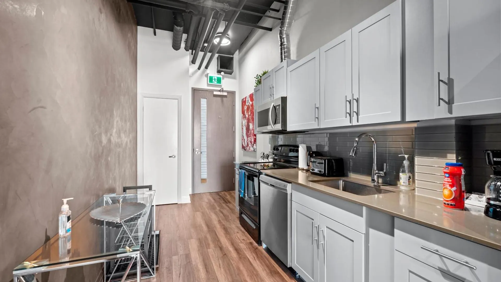 Bright Suites Finch West By Globalstay Toronto Hotel